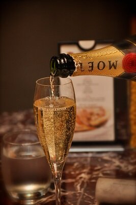 Prego Moet & Chandon Champagne 267x402